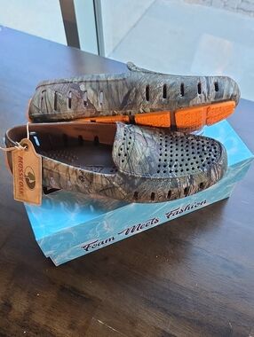 Floafers Size 8 Men's Mossy Oak Camouflage Slip-On Loafers Orange Outsole NEW
